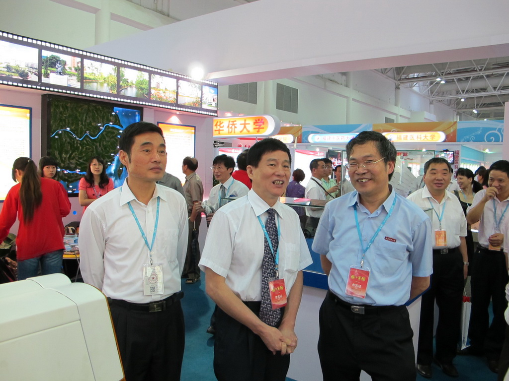 郑传芳书记到九游（中国）一站式服务平台展馆指导
